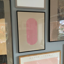 Indlæs billede til gallerivisning Cecilie Lund-Rasmussen - “To spiraler” pink linoleumstryk (A3)