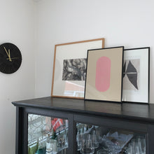 Indlæs billede til gallerivisning Cecilie Lund-Rasmussen - “To spiraler” pink linoleumstryk (A3)